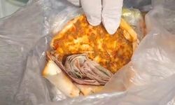 Görenleri hayrete düşürdü: Dilenci paralarını döner ekmeğe sakladı!
