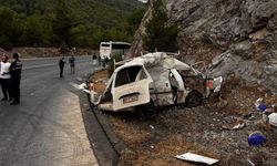 Hafif ticari araç ile yolcu otobüsü çarpıştı: 1 ölü, 1 yaralı