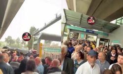 Hilal durağında İZBAN arızası: Yolcular yağmur altında yaya devam etti