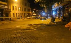 İş yeri önünde silahlı saldırı! İki kişi yaşamını yitirdi
