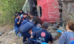 İtaiye aracı yangına giderken devrildi: 2 yaralı