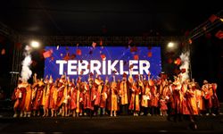 İzmir Ekonomi'de geleceğin liderleri diplomalarını aldı