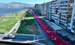 İzmir'de 9 Eylül Zafer Yürüyüşü yapıldı