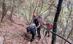 İzmir’de kayalıklarda mahsur kalan 3 genç kurtarıldı