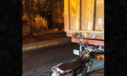 İzmir’de motosiklet park halindeki kamyonete çarptı: 1 ölü, 1 yaralı
