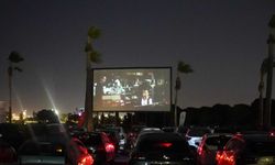 İzmirliler, arabada nostaljik bir sinema deneyimi yaşıyor