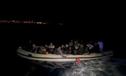 Karaburun açıklarında tehlikeli yolculuk: 33 düzensiz göçmen kurtarıldı