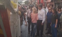Karşıyaka’da maaş krizi büyüyor: Çöp dağları için devreye giren Tugay’a protesto