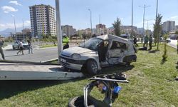 Orta refüje uçup başka otomobille çarpıştı: 2 ölü, 2 yaralı