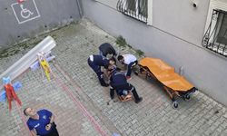 Komşuların “yapma” çağrılarına rağmen balkondan atladı... Kuaför kadın yaşamını yitirdi