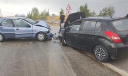 Kontrolü kaybeden sürücüler kazaya neden oldu: Yaralılar var!