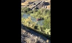 Baraj kapaklarının açılmasıyla 4 kişi mahsur kaldı