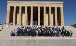 Muğla Büyükşehir'den anlamlı ziyaret: Gaziler ve şehit yakınları Anıtkabir'de