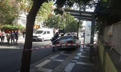 Otomobil durağa daldı: 1 öğrenci öldü, 3 yaralı