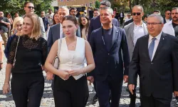 Özgür Özel, Ferdi Zeyrek'in kızı Nehir'in üniversite kayıt işlemine eşlik etti