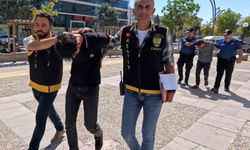 Polise sandalye ve bıçaklı saldırıda bulunan baba-oğul tutuklandı