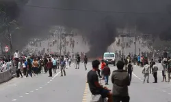 Protestocular başbakanın eşi Rajyalaxmi Chitrakar’ı canlı canlı yakarak öldürdü