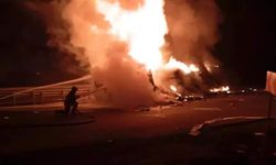 Devrilen tırın alev almasıyla sürücü hayatını kaybetti