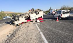Tarım işçilerini taşıyan minibüs devrildi: 20 yaralı
