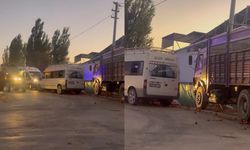 Tarım işçilerini taşıyan minibüs ile kamyon çarpıştı: 20 yaralı