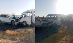 Tarım işçilerini taşıyan minibüs ile otomobil çarpıştı: 10 yaralı