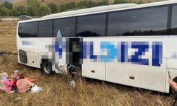 Yolcu otobüsü tır ile çarpıştı: 3'ü ağır 18 yaralı