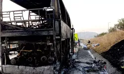 Seyir halindeyken alev alan yolcu otobüsü yandı, 35 yolcu tahliye edildi