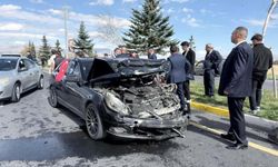 Anahtar Parti Genel Başkanı konvoyunda korkutan çarpışma!