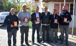 Bornovalı muhtardan temizlik emekçilerine anlamlı jest