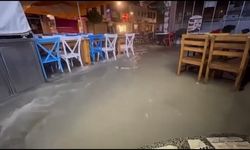 Çeşme’de gece yarısı felaketi: Sağanak yağış ilçeyi adeta göle çevirdi