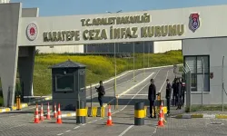 Cezaevinde dehşet! Mahkum, kolunun arasından çıkardığı bıçakla gardiyanlara saldırdı