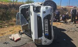 Kamyonet ile otomobilin çarpıştığı kazada 8 kişi yaralandı