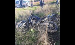 Direksiyon hakimiyetini kaybeden motosiklet sürücüsü yaşamını yitirdi