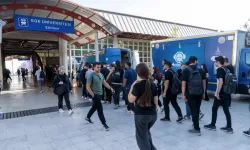 CHP Milletvekili Mahmut Tanal’dan İzmir’de öğrencilerin yemek sırası beklemesine tepki