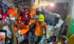 Endonezya'da okulda facia: 37 öğrenci enkaz altında can verdi