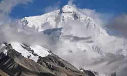 Everest’teki kar fırtınasında 1 yürüyüşçü hayatını kaybetti
