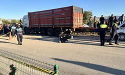 Feci kaza: Motosiklet park halindeki kamyona çarptı! 1 ölü, 1 ağır yaralı