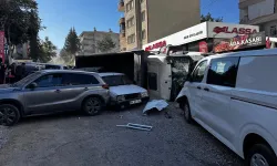 Freni boşalan kamyon 15 aracı biçti