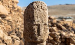 İnsan yüzlü dikilitaş bulunan Karahantepe nerede?