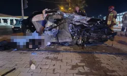 İzmir - Ankara Karayolu'nda tır ile otomobil çarpıştı: 1 ölü, 3 yaralı