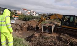 İzmir Büyükşehir Belediyesi ekipleri Bergama’da aşırı yağışlarla mücadele ediyor