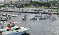 İzmir’de Gazze’ye destek için denizde ve kıyıda tek yürek