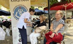 İzmir'de sağlık okuyan öğrencilerden vatandaşlara ücretsiz ölçüm