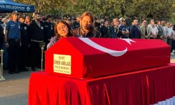 İzmir'deki saldırıda şehit düşen polis memuru Ömer Amilağ'ın nişanlısı yürek yaktı: 'Seni damatlıkla görecektim!