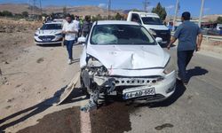 Kavşakta can pazarı: 71 yaşındaki sürücü hayatını kaybetti