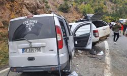 Korkunç kaza: Üç araç birbirine girdi, 1 ölü, 3 yaralı
