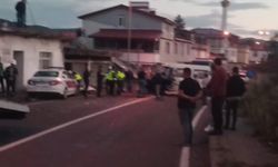 Korkutan kaza: Çekici kamyonet ile minibüs kafa kafaya çarpıştı, 3 yaralı