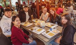Kuşadası'nda üniversite öğrencilerine ücretsiz akşam yemeği desteği başladı