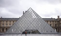 Louvre Müzesi’nde tarihi soygun: 88 milyon Euro’luk mücevherler çalındı!