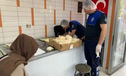 Manisa'da sağlıksız ürüne geçit yok: 49 kilo bozuk peynir imha edildi